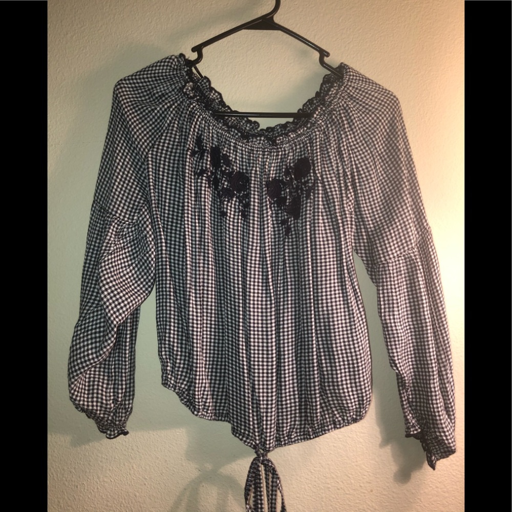 Hollister barely worn cute long sleeve